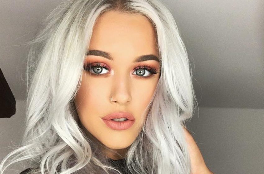  “Bold And Stylish”: British Model Lottie Tomlinson Came To The Premiere Of The Film In a Transparent Dress Without Underwear!