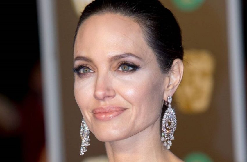  “Cooler Than Pitt”: Paparazzi Captured Angelina Jolie With The Rothschild Heir After Dinner In Malibu!