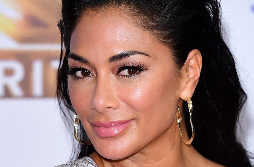  “Blonde again!” Nicole Scherzinger updated her hair color and dazzled fans with a bright outfit