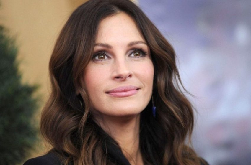  “All in Dimples!” The network got pictures of 53-year-old Julia Roberts from the rest
