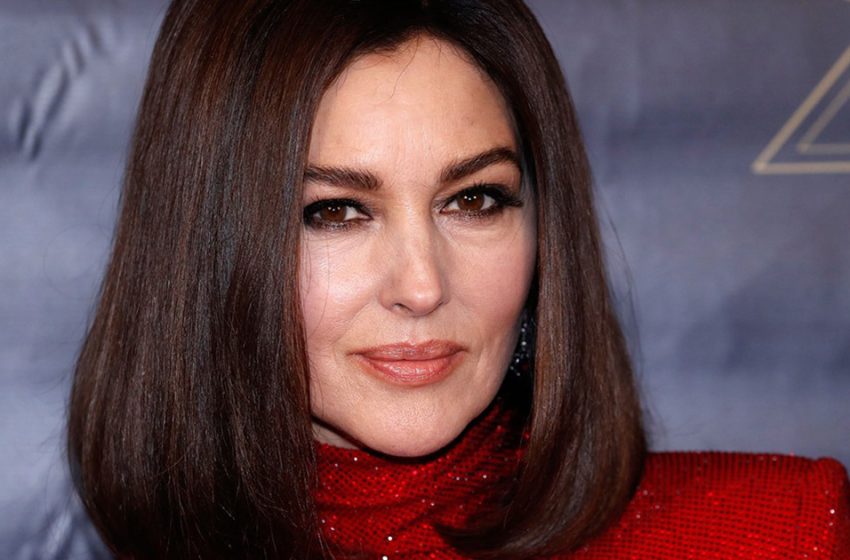  “Neck betrays age!” Unsuccessful footage of the aged Bellucci scattered across the Internet