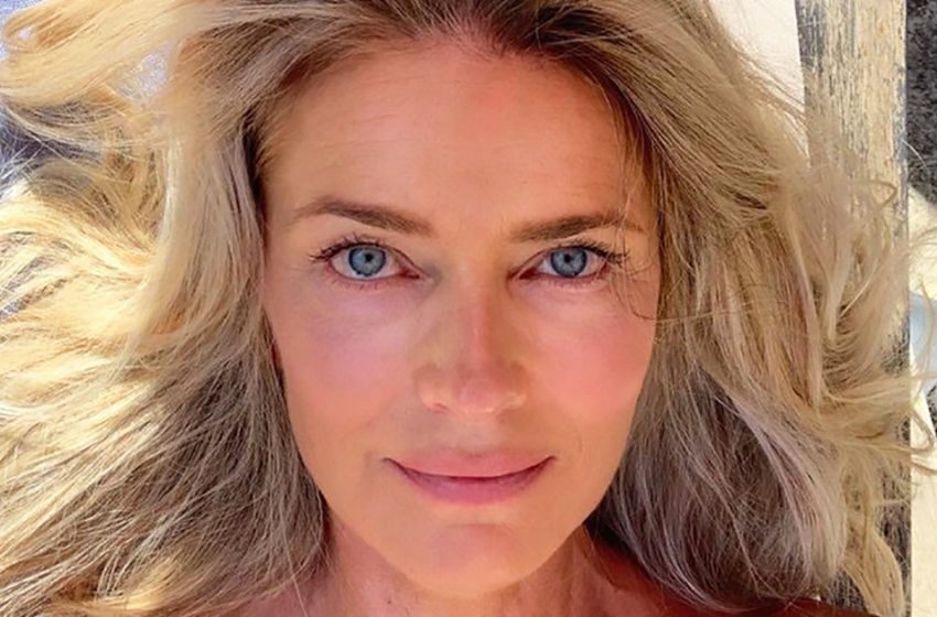  “I am the proud grandmother of five grandchildren!” 57-year-old supermodel responded to criticism of the swimsuit photo