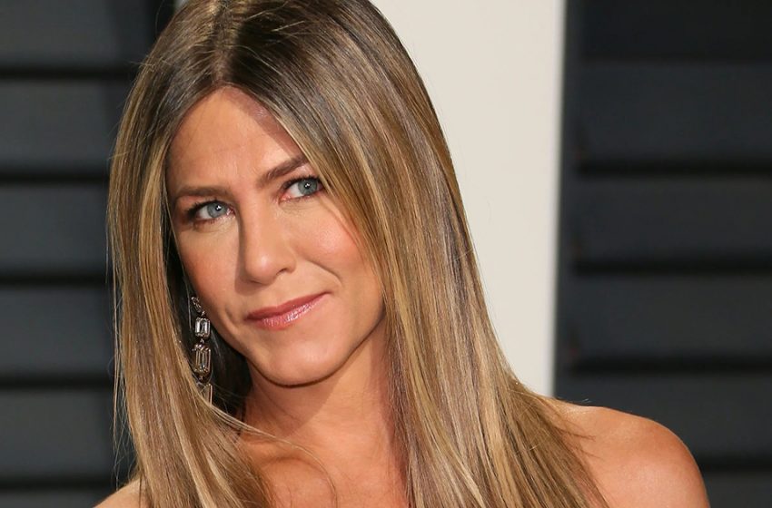  “Our girl is perfect!” Aniston, 53, showed off her stunning figure in skinny jeans