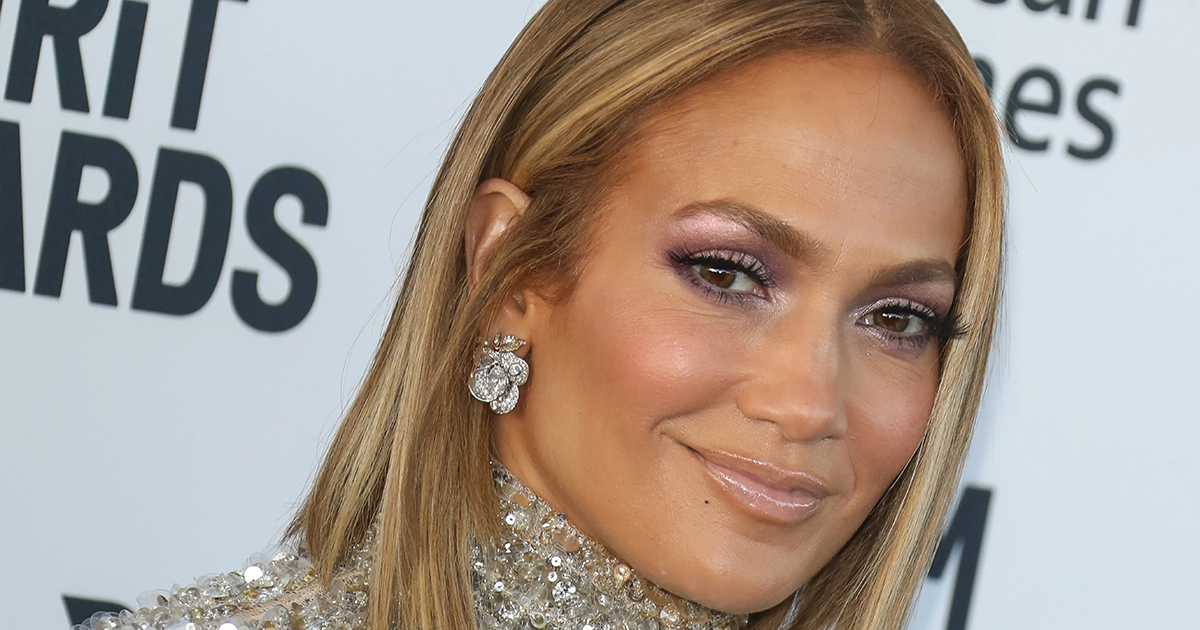 “strange Face And Too Revealing Body” Half Naked Jennifer Lopez Stunned Fans Everythingfun