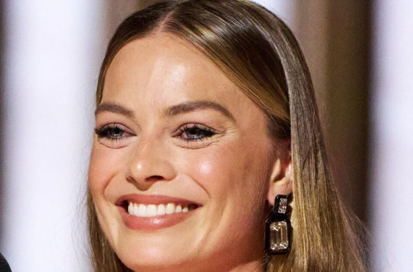  “Romantic dinner for two.” Margot Robbie on a date with her husband was caught by the paparazzi