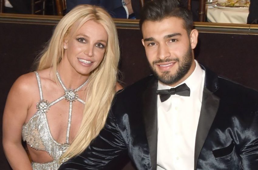  Happy Britney Spears enchanted with photos in the arms of her husband Sam Asgari