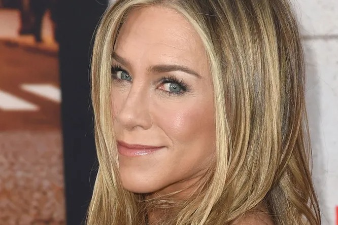 “Such a Provocative Dress”: Jennifer Aniston In a Transparent Mini ...