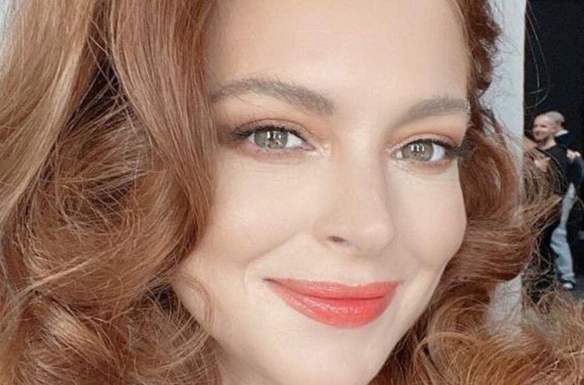  Pregnant Lindsay Lohan threw a prenatal party, gathering family and celebrity friends