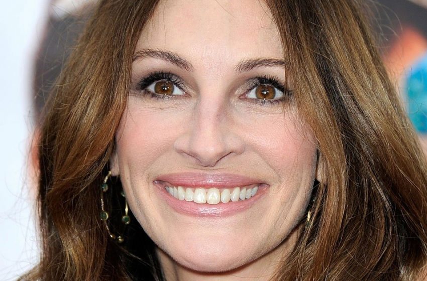  “Without Makeup And Filters”: Julia Roberts In glasses Was Photographed On The Street!