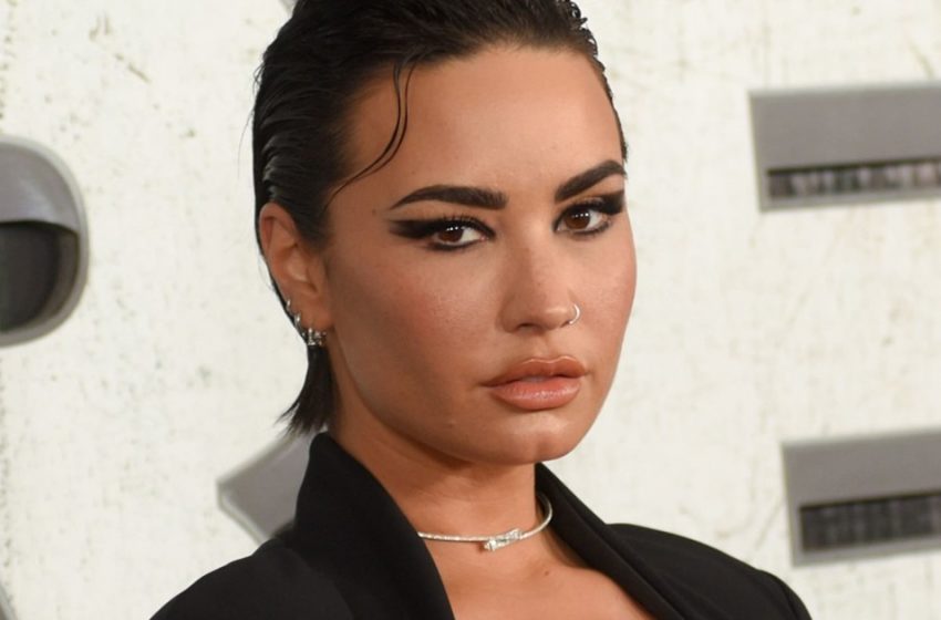  “Looks Amazing”: Demi Lovato Showed Her Slim Figure In a Bikini!