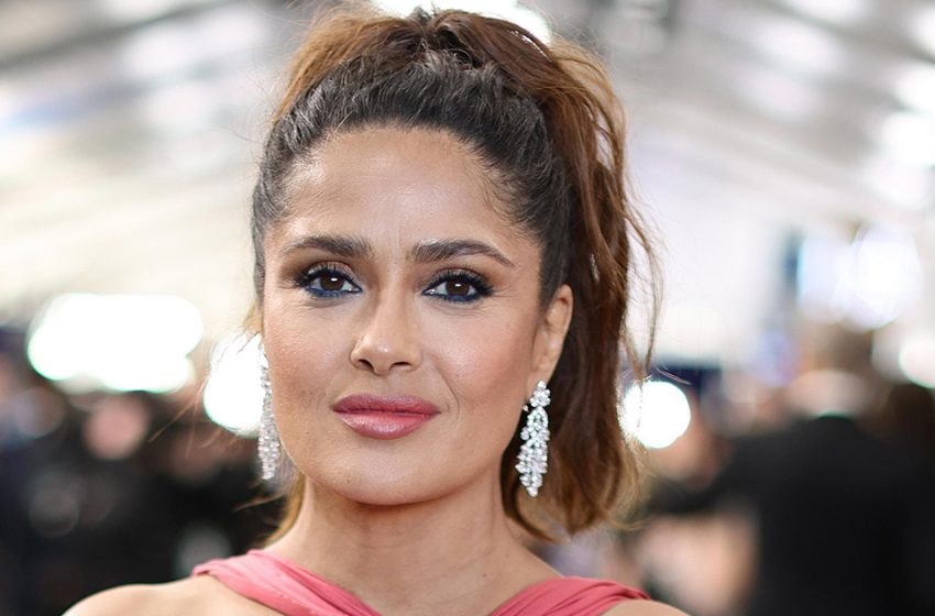  Salma Hayek Reached a New Level Of Revealing Dresses: The Star Showed Her Photo In a Bikini!