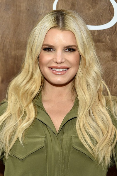 Perfect Cheekbones And Delicate Features 42 Year Old Jessica Simpson Without Makeup Looks 6437