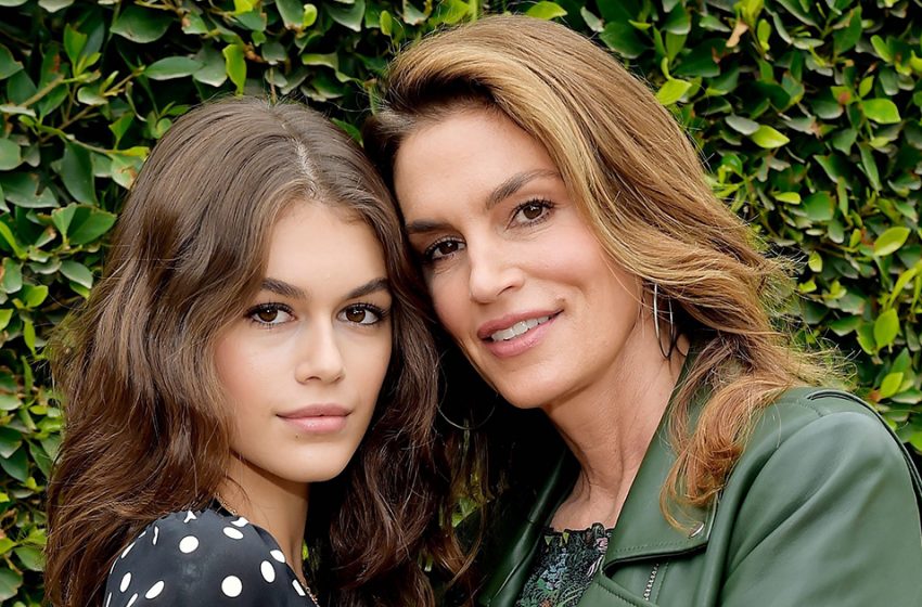  Long eyelashes and bushy eyebrows: Cindy Crawford’s 21-year-old daughter made the cover of a magazine without makeup