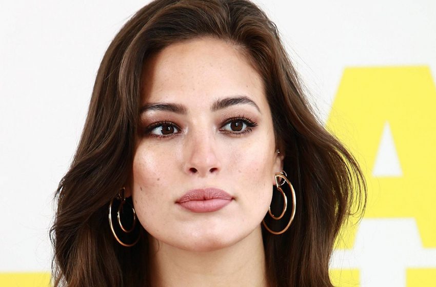  Rashes and oily face! Ashley Graham shared a selfie without retouching