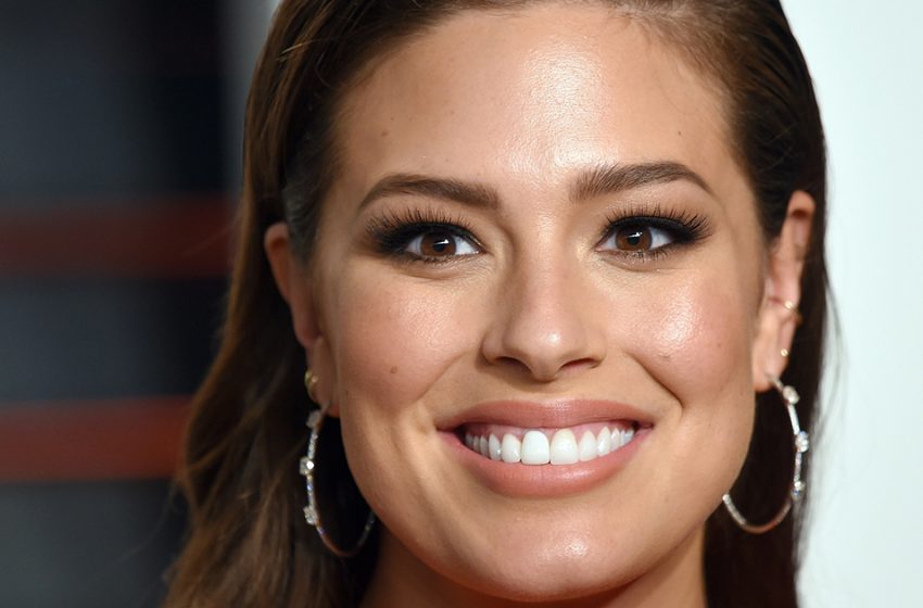  “She looks juicy!” Plus-size model Ashley Graham shared candid shots from unusual angles
