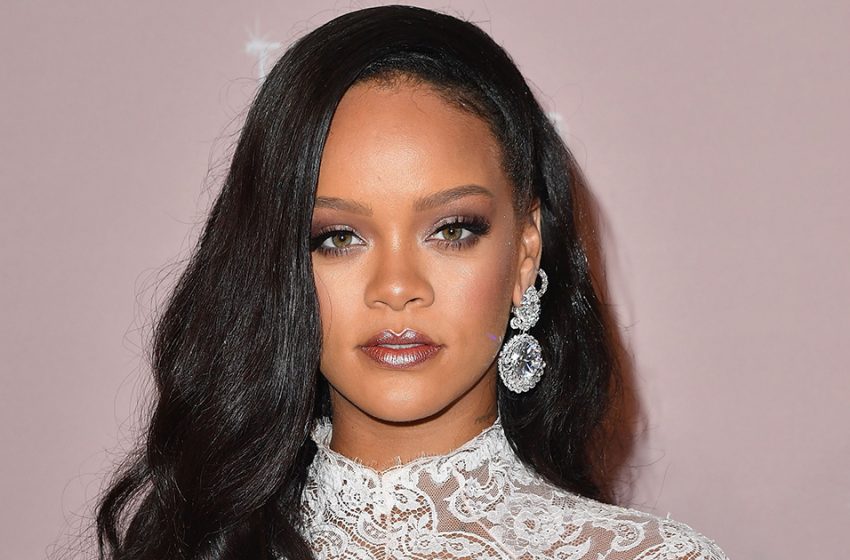  “The Singer Always Wants To Look Impressive!” Rihanna With A “Fluffy” Belly Went For A Walk