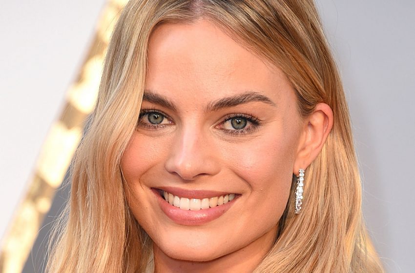  Risky cleavage and a see-through corset: Margot Robbie repeated the iconic Cindy Crawford look