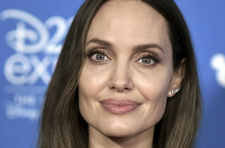  “Scarlet Lipstick And White Dress”: Angelina Jolie With Her 21-Year-Old Adopted Son Attended The Official Presidential Dinner!