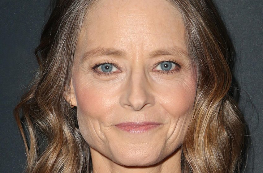  “I Am Enjoying My Age”: 60-Year-Old Jodie Foster Without Makeup And In Simple Clothes Looks Half Her Age!