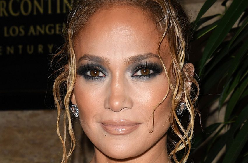  “She Is 51 And She Is a Journalist”: What Does Jennifer Lopez’s Younger Sister Look Like?