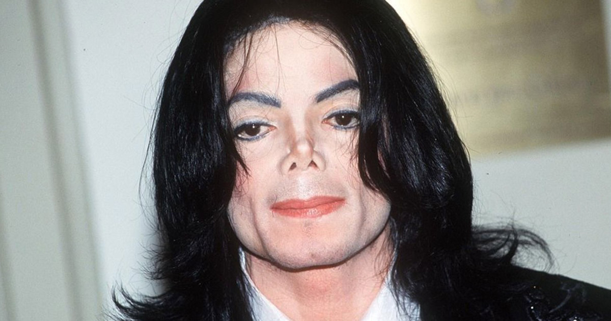 "BlueEyed Beauty" Jackson's Daughter In a Gold Dress Eclipsed