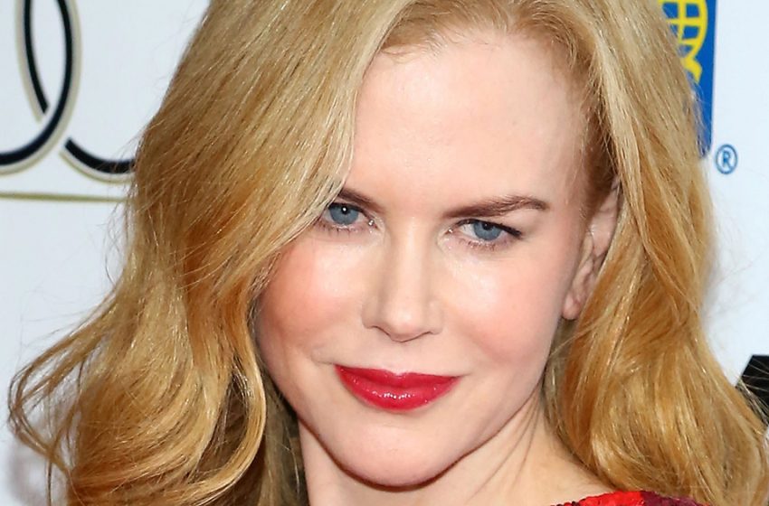  “Destroys All Stereotypes About Age”: 55-Year-Old Nicole Kidman Took To The Red Carpet In a Jacket On Her Bare Chest!