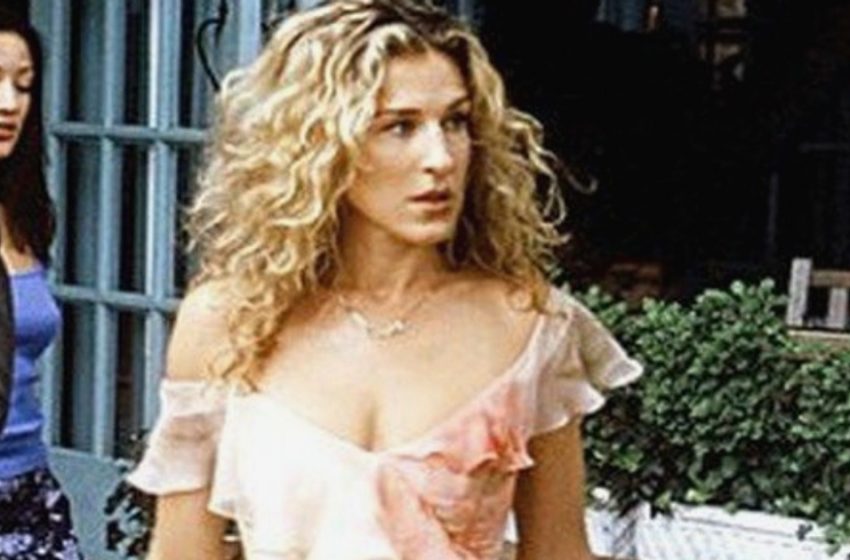  Looks Better Than Ever: The Evening Dress From The 2000s Worn By Carrie Bradshaw Is Back In Trend!