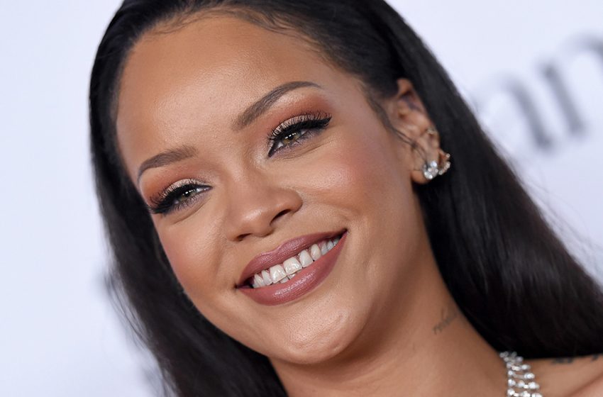  Sensational Topless Maternity Photoshoot: Rihanna Publicly Revealed Her Beautiful Baby Bump!