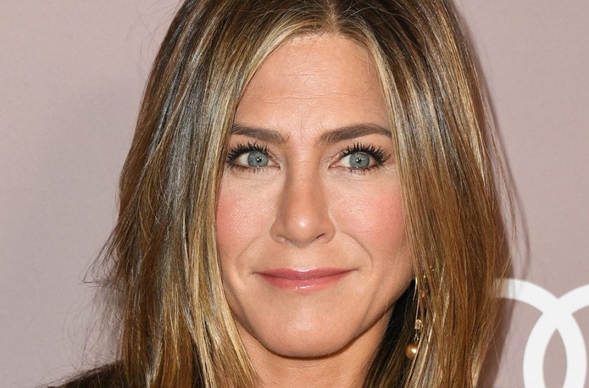  “It Is Commendable That She Dared To Show Herself!”: Jennifer Aniston With Gray Strands Made a Splash On The Web!