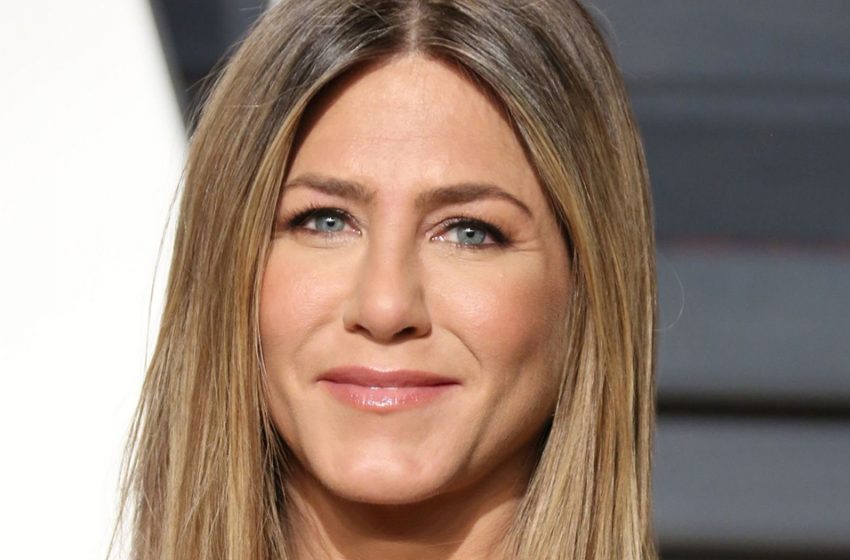  “It’s Impossible To Look Like This At 54”: Jennifer Aniston Stunned Everyone With Her Sports Figure!