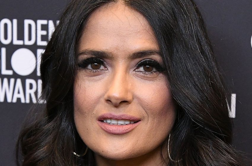 Isnt She 25 Fans Are Delighted With The Forms Of 56 Year Old Salma Hayek Everythingfun 