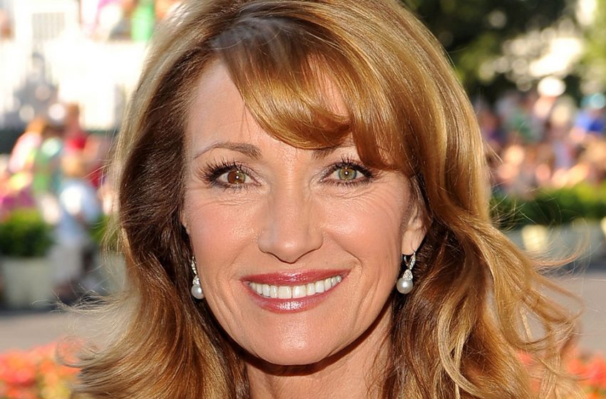  The Actress From James Bond Movies In a Swimsuit: 73-Year-Old Jane Seymour Showed Her Figure On The Beach!