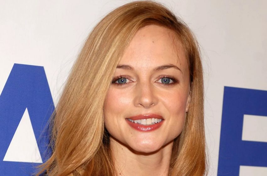  “This Is What The Goddess Looks Like”: 53-Year-Old Heather Graham Showed Her Magnificent Figure In a Bikini!