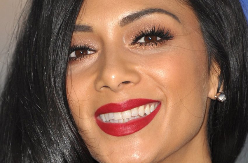  “Did You Forget To Get Old?”: 44-Year-Old Scherzinger In a Bathing Suit Looks Like a 20-Year-Old Girl!