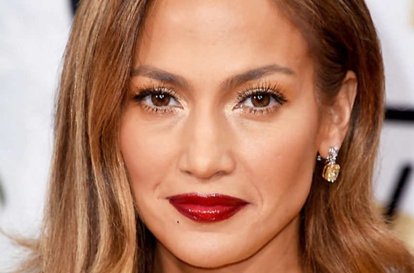  “Spicy Tattoo Under The Breast!”: Jennifer Lopez Showed a Tattoo Dedicated To Ben Affleck!