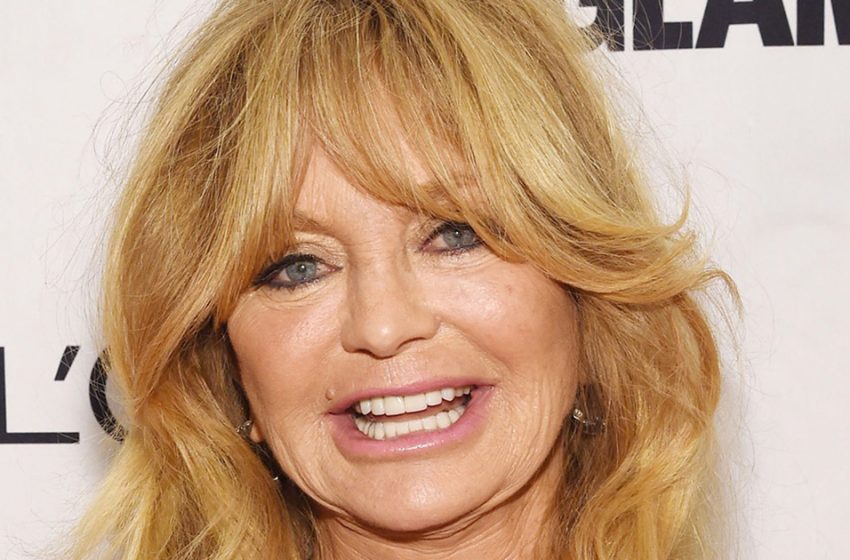  “Is She Really 77?”: Goldie Hawn Continues To Impress Fans With Her Youthful And Blooming Look!