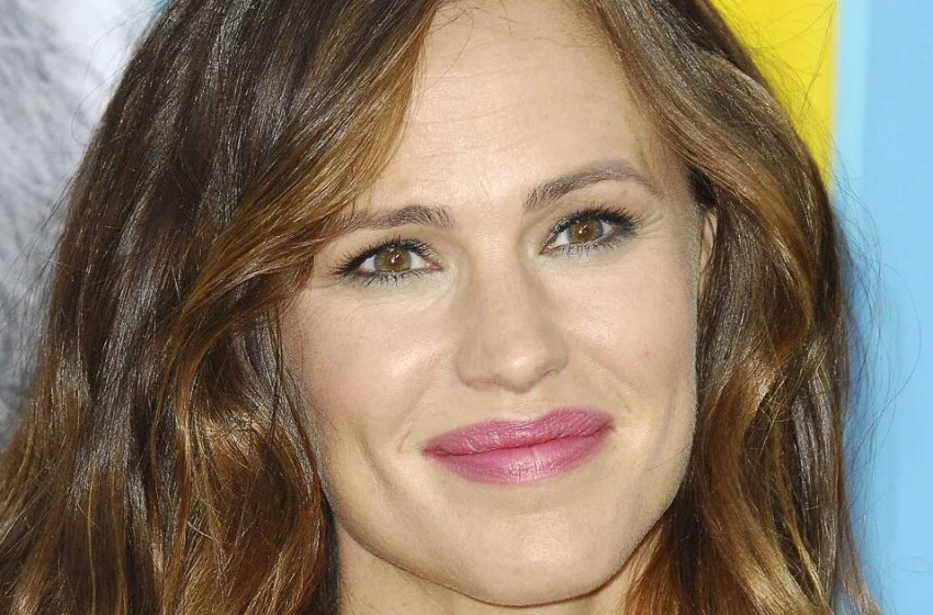  “See-Through Top And Shorts”: Jennifer Garner’s Dazzling Outfit Turns Heads!