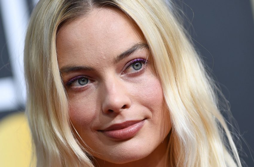  Margot Robbie’s Beach Photos: Challenging Beauty Standards and Expectations!
