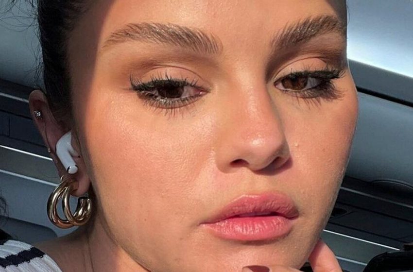  “Wants To Be Like Kardashian”: Selena Gomez In a Swimsuit On a Yacht Made a Real Splash On The Net!