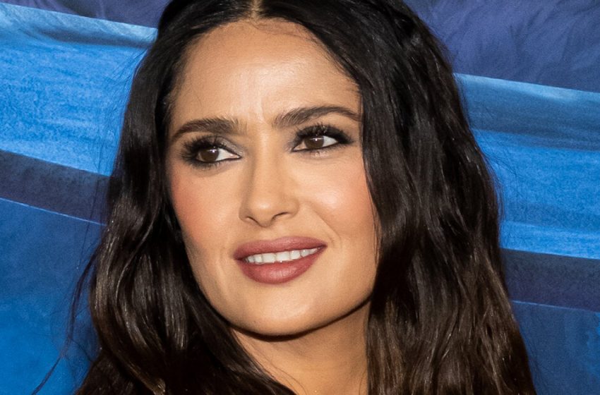  “I Am taking Healing Power”: Salma Hayek Posed Naked In The Sauna, Covering Herself With Two Towels!