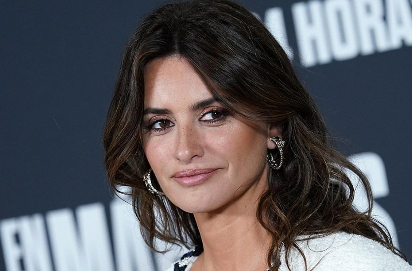  “As Slender As a Model”: 49-year-old Penelope Cruz Appeared In a Daring Leather Dress!