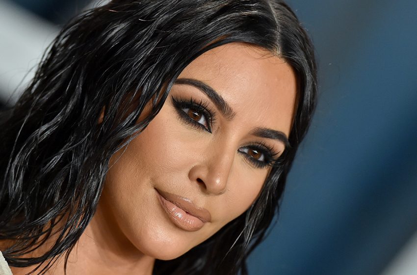  “In Her Prime”: Kim Kardashian In Spicy Blue Bikini Appeared On The Beach!