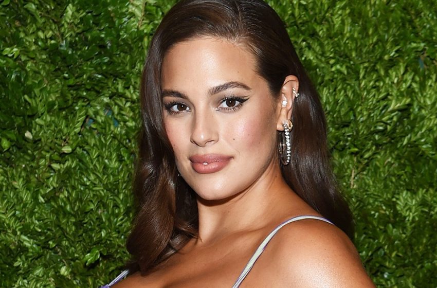  “She Finally Lost Weight?”: 90-pound Ashley Graham Showed a Thin Waist In a Transparent Sweater!