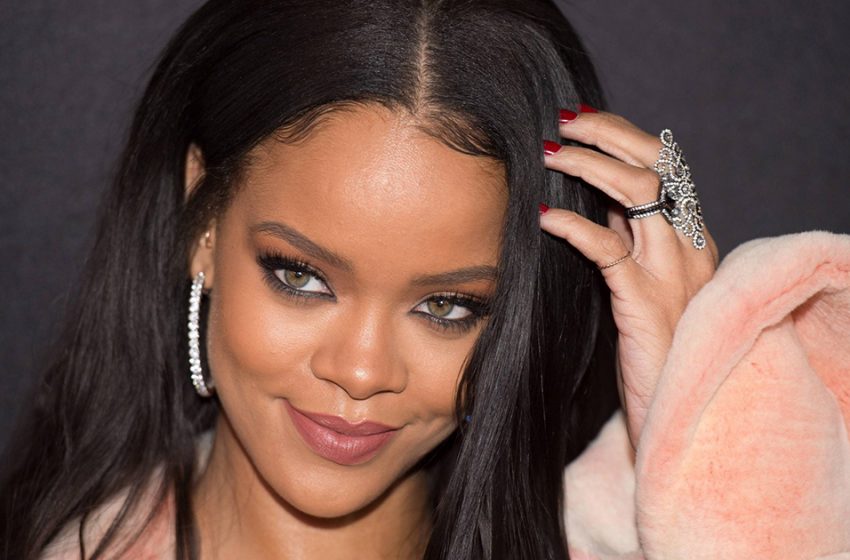  “The Pregnant Star Bared Her Belly”: Rihanna Starred In a Pink Bra And Thong!