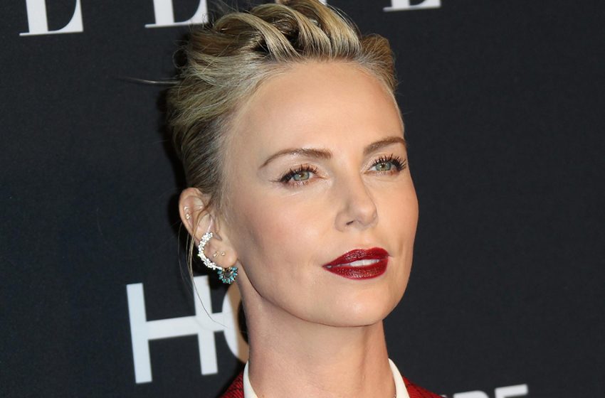  “The Star’s Photos Without Photoshop And Filters”: 47-year-old Charlize Theron Was Photographed On The Beach!