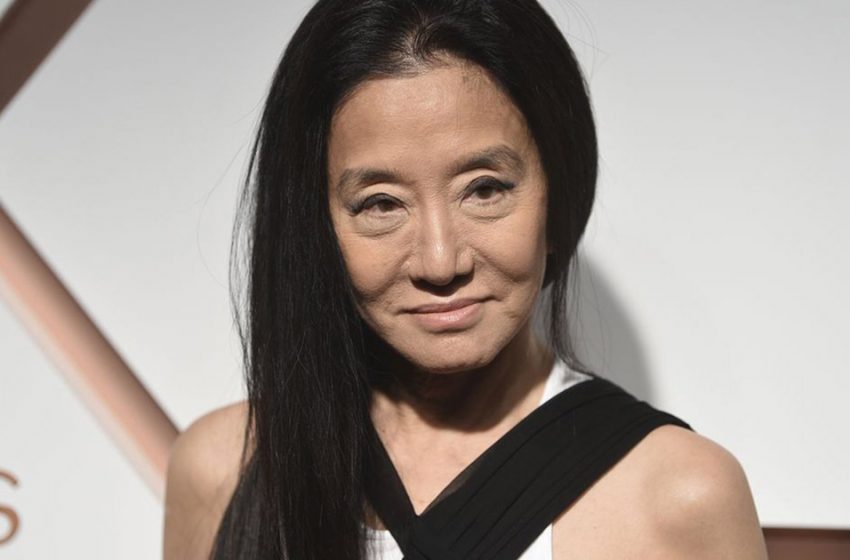  “Looks Like a 20-year-old Girl”: 74-year-old Designer Vera Wang In a Tiny Mini Top And Stockings Showed Up On The Web!