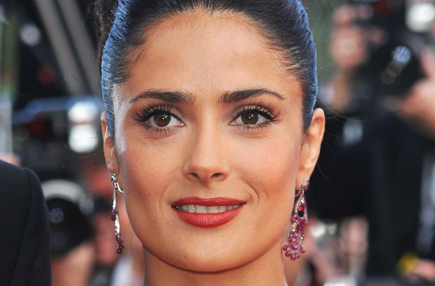  “Jumped On Her Husband’s Back In The Pool”: Salma Hayek In a Purple Swimsuit Made a Spicy Photo Shoot!