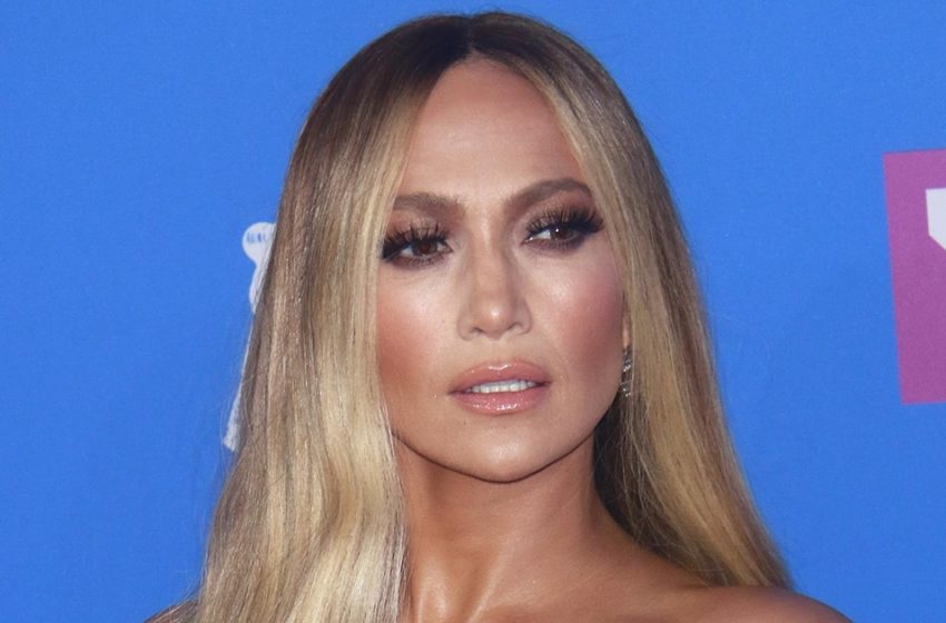  “Triple Dose Of Beauty”: J. Lo Posted a Photo With Her Sisters!