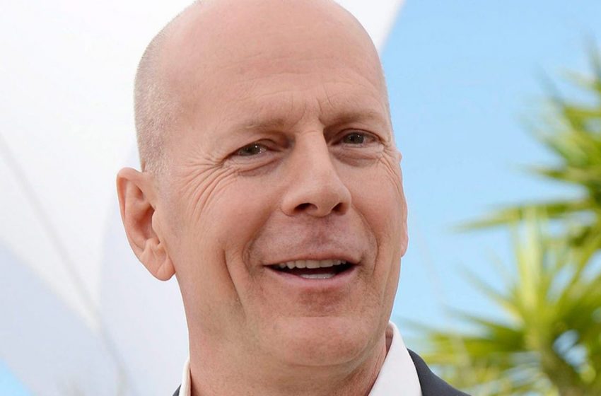  “He Still Remembers Me”: The Wife Of Bruce Willis, Suffering From Dementia, Posted a Touching Photo With Her Husband!