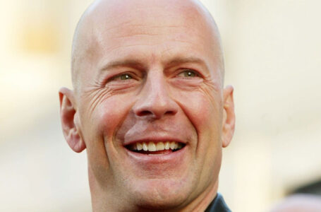 “The Illness Takes Its Toll”: New Photos Of Bruce Willis Suffering From Dementia Have Emerged!